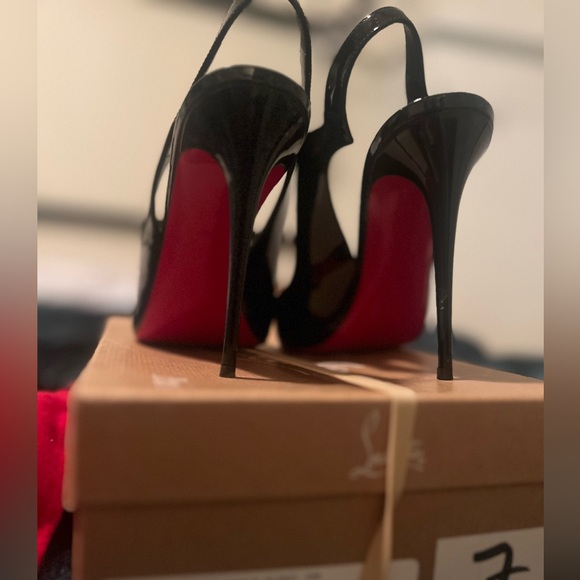 Christian Louboutin along back heels - Picture 8 of 8